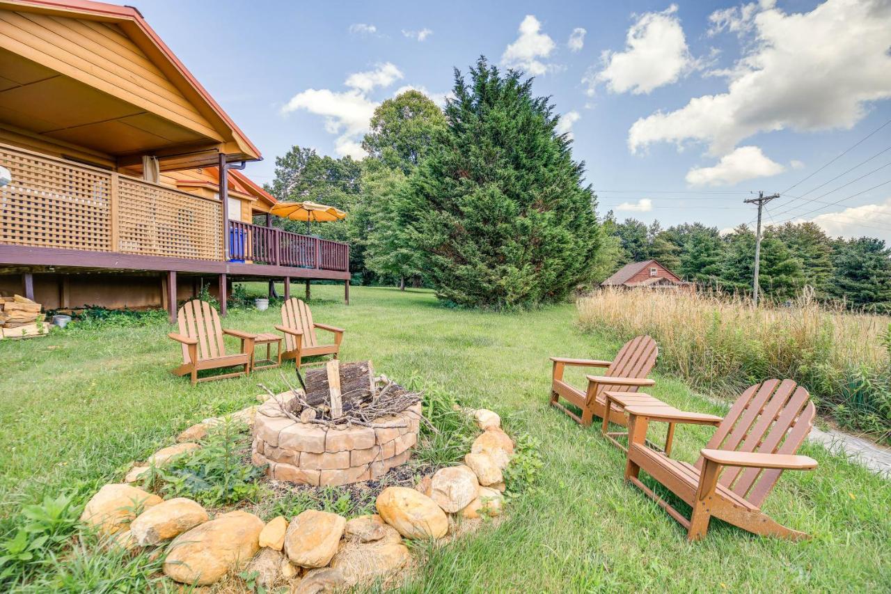 Blue Ridge Mountain Cabin With Views And Hot Tub Sparta Екстериор снимка