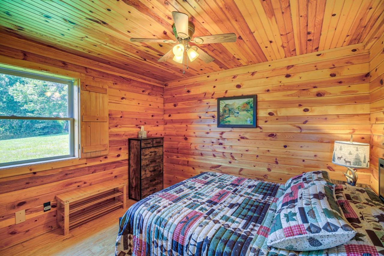Blue Ridge Mountain Cabin With Views And Hot Tub Sparta Екстериор снимка