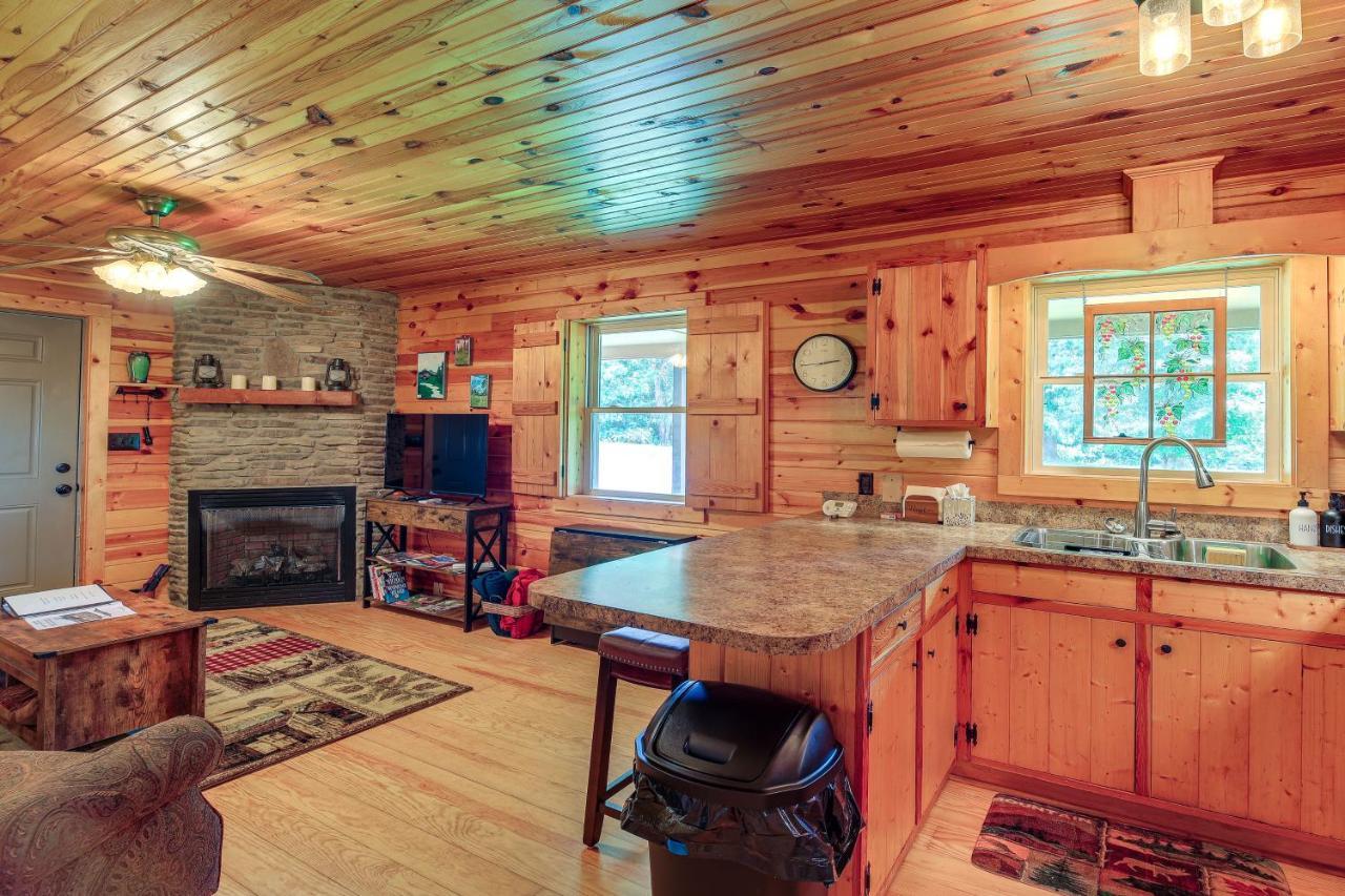 Blue Ridge Mountain Cabin With Views And Hot Tub Sparta Екстериор снимка