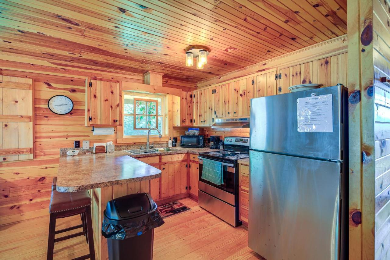 Blue Ridge Mountain Cabin With Views And Hot Tub Sparta Екстериор снимка