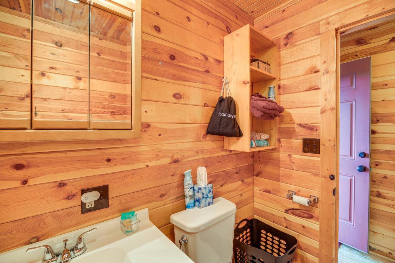 Blue Ridge Mountain Cabin With Views And Hot Tub Sparta Екстериор снимка
