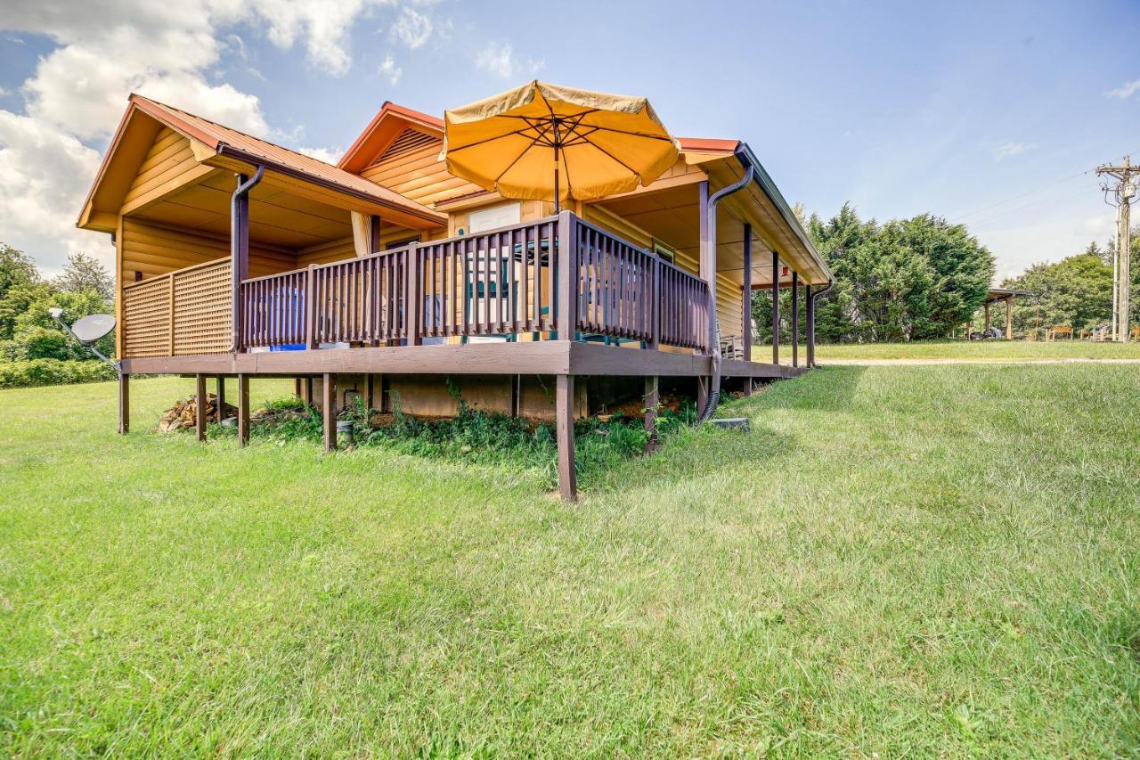 Blue Ridge Mountain Cabin With Views And Hot Tub Sparta Екстериор снимка